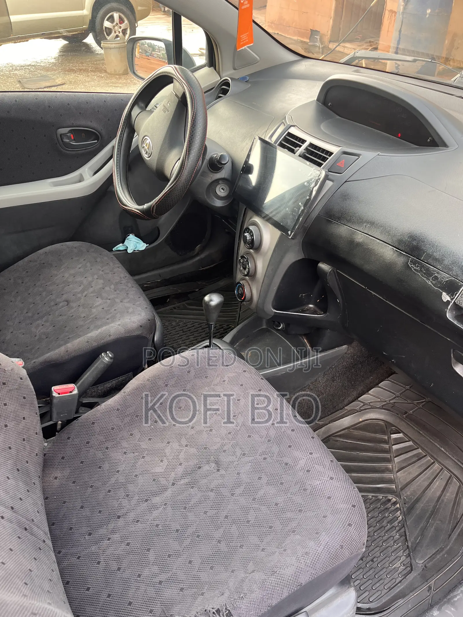 Toyota Vitz 1.3 FWD 5dr 2010 Silver