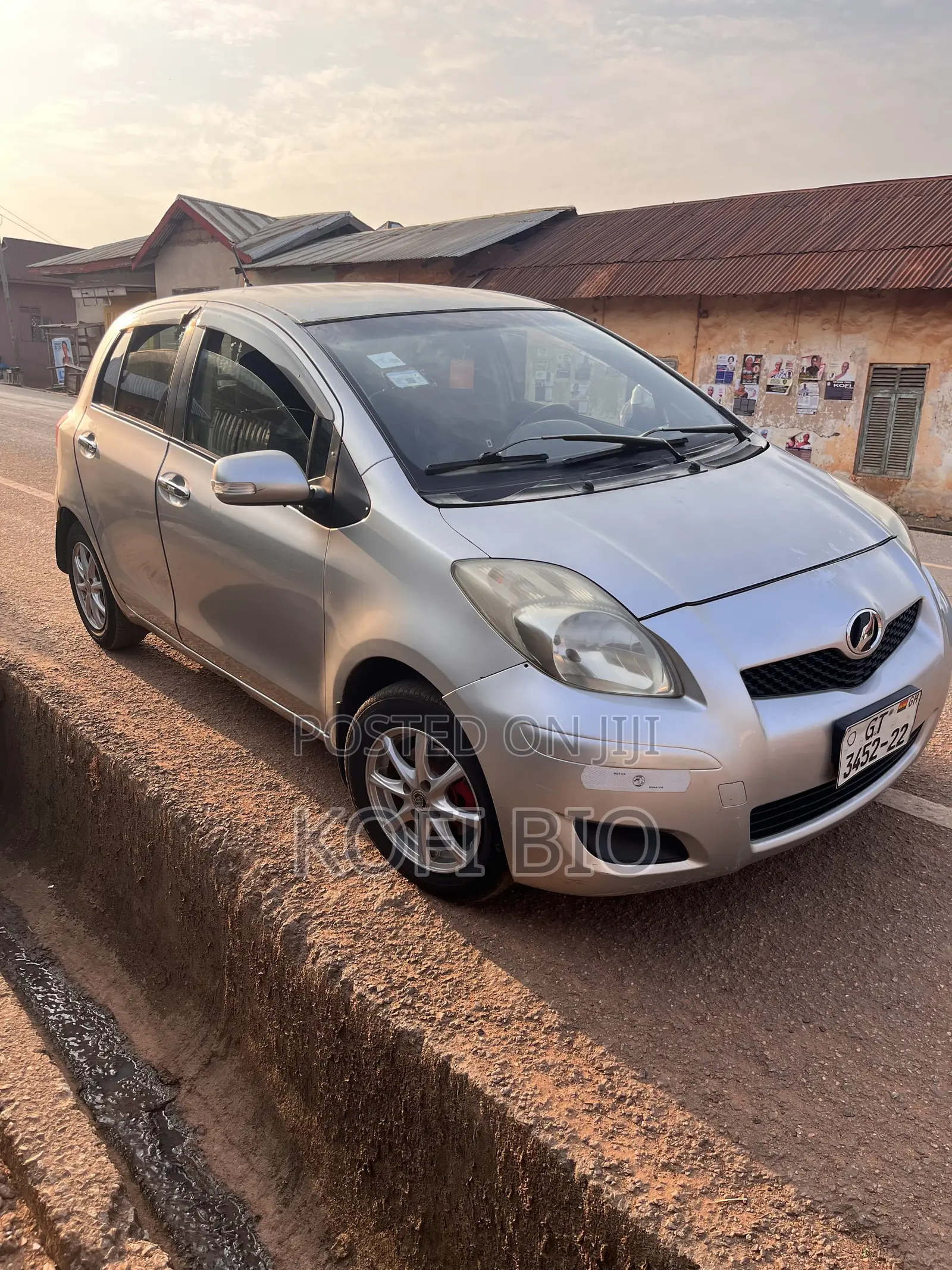 Toyota Vitz 1.3 FWD 5dr 2010 Silver