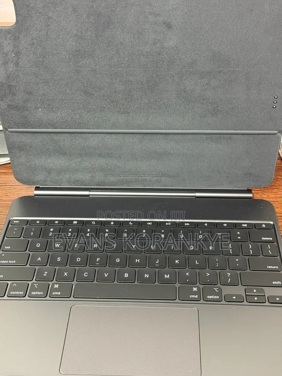 Slightly Uk Used M5 Apple Magic Keyboard for Sale