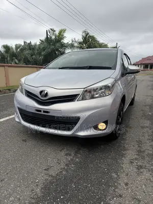 Toyota Vitz 1.3 FWD 3dr 2013 Silver
