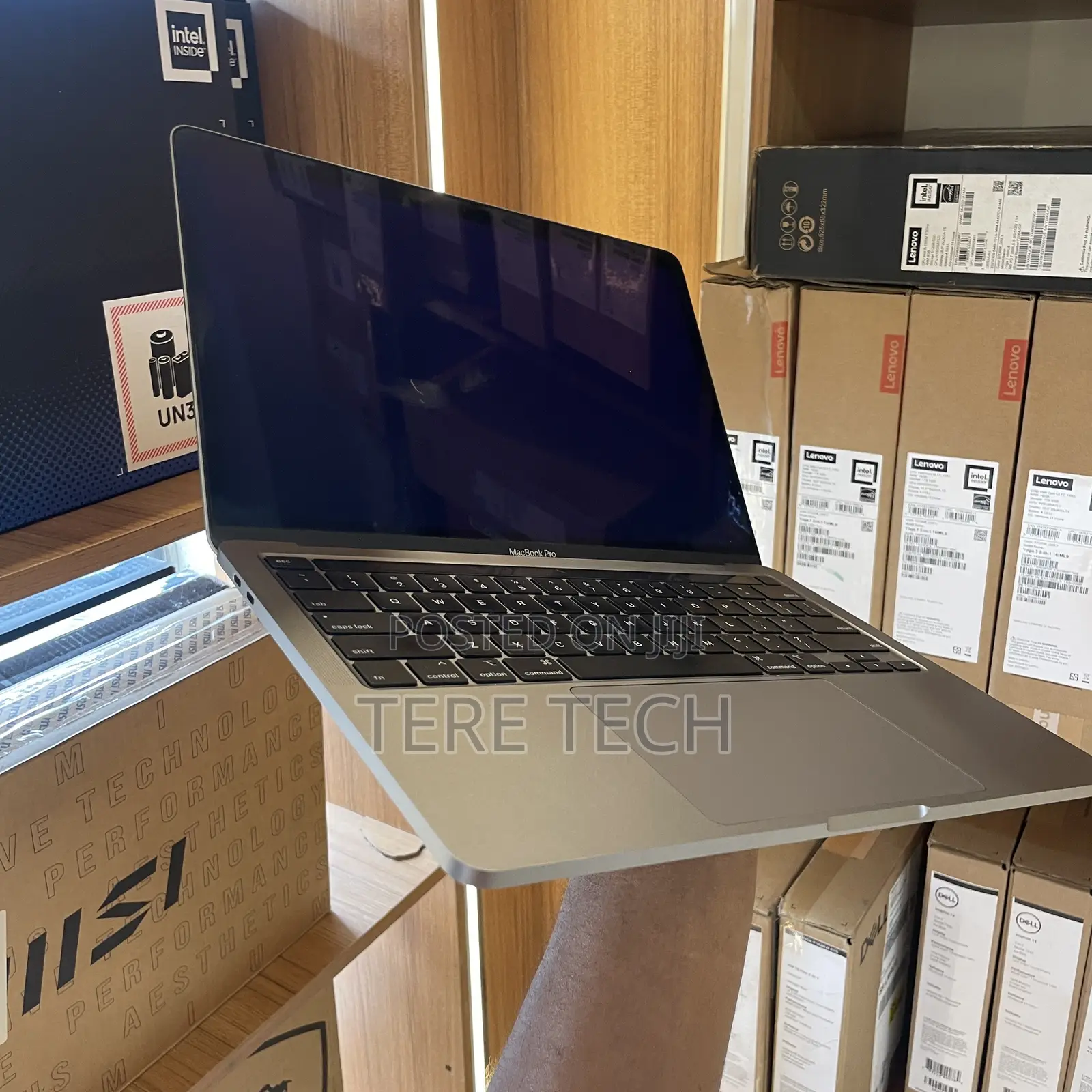 New Laptop Apple MacBook Pro 2020 16GB Intel Core i7 SSD 512GB