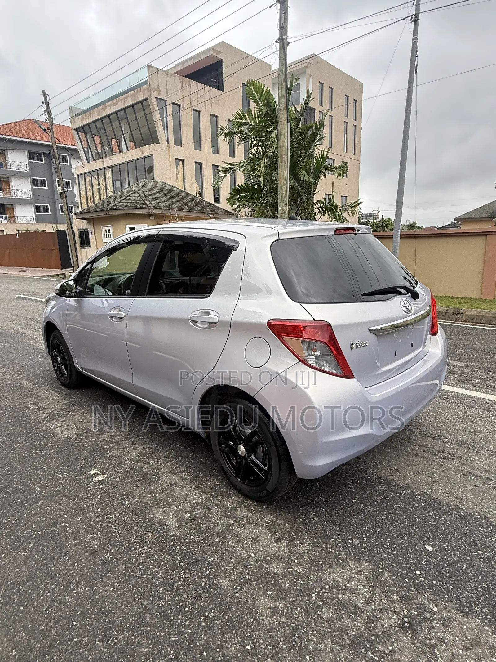 Toyota Vitz 1.3 FWD 3dr 2013 Silver