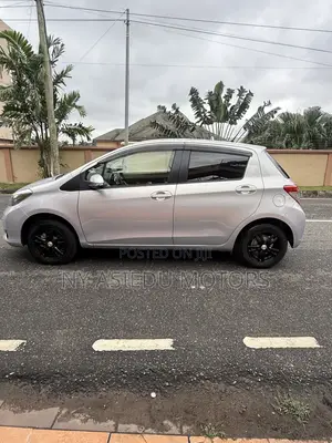 Toyota Vitz 1.3 FWD 3dr 2013 Silver