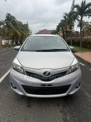 Toyota Vitz 1.3 FWD 3dr 2013 Silver
