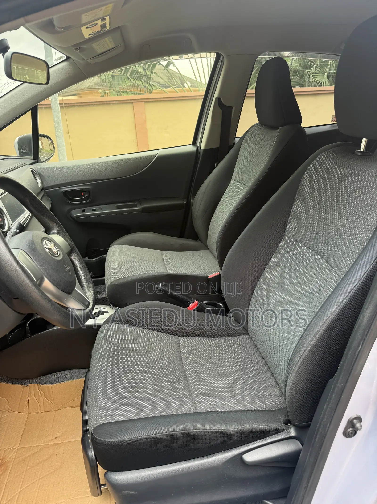 Toyota Vitz 1.3 FWD 3dr 2013 Silver