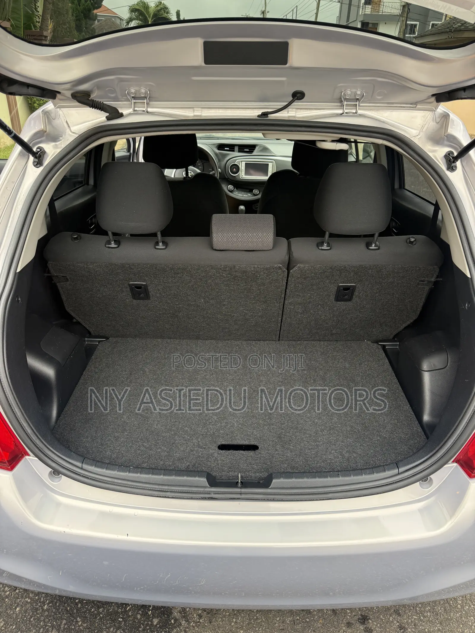 Toyota Vitz 1.3 FWD 3dr 2013 Silver