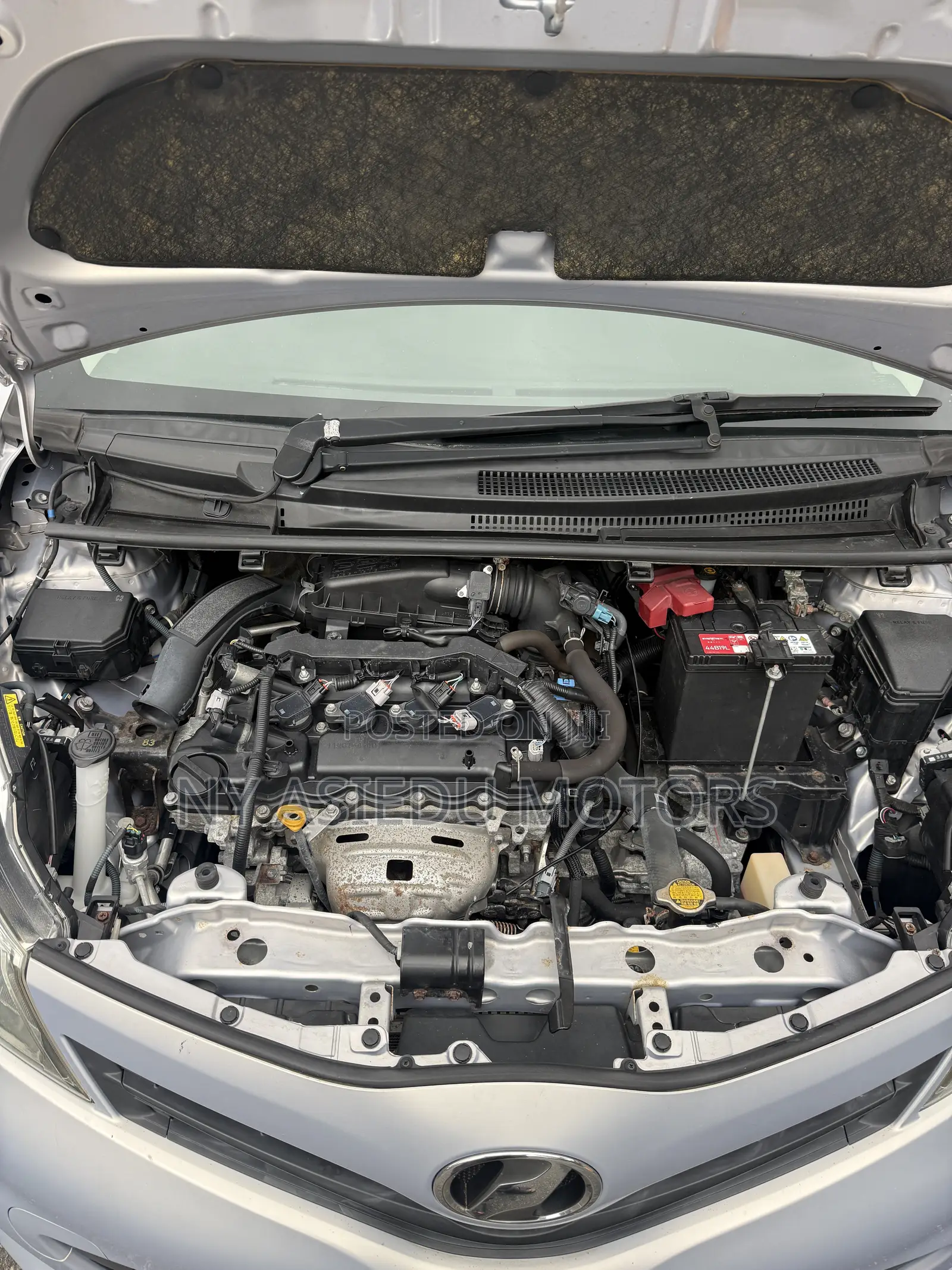 Toyota Vitz 1.3 FWD 3dr 2013 Silver