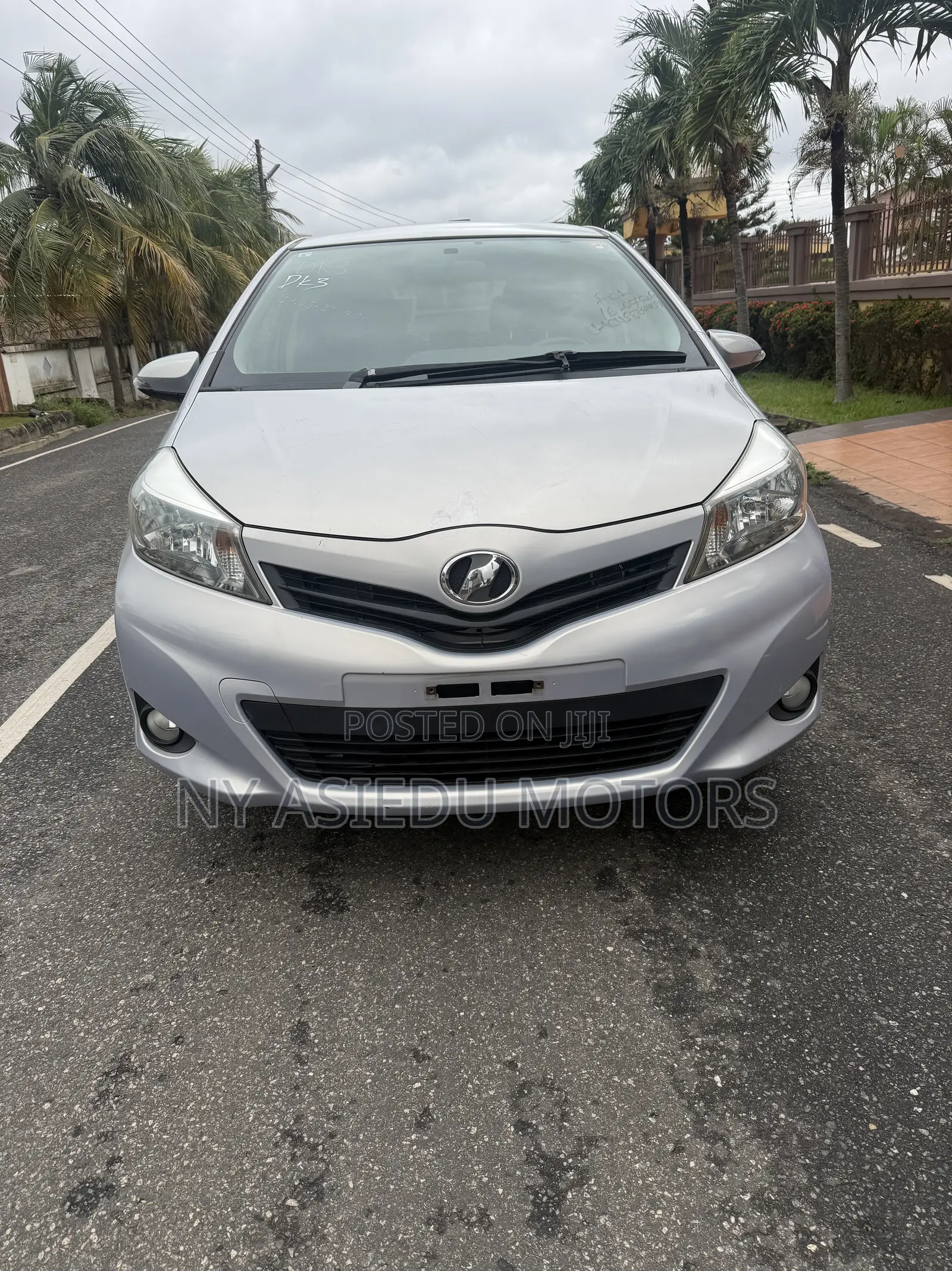 Toyota Vitz 1.3 FWD 3dr 2013 Silver