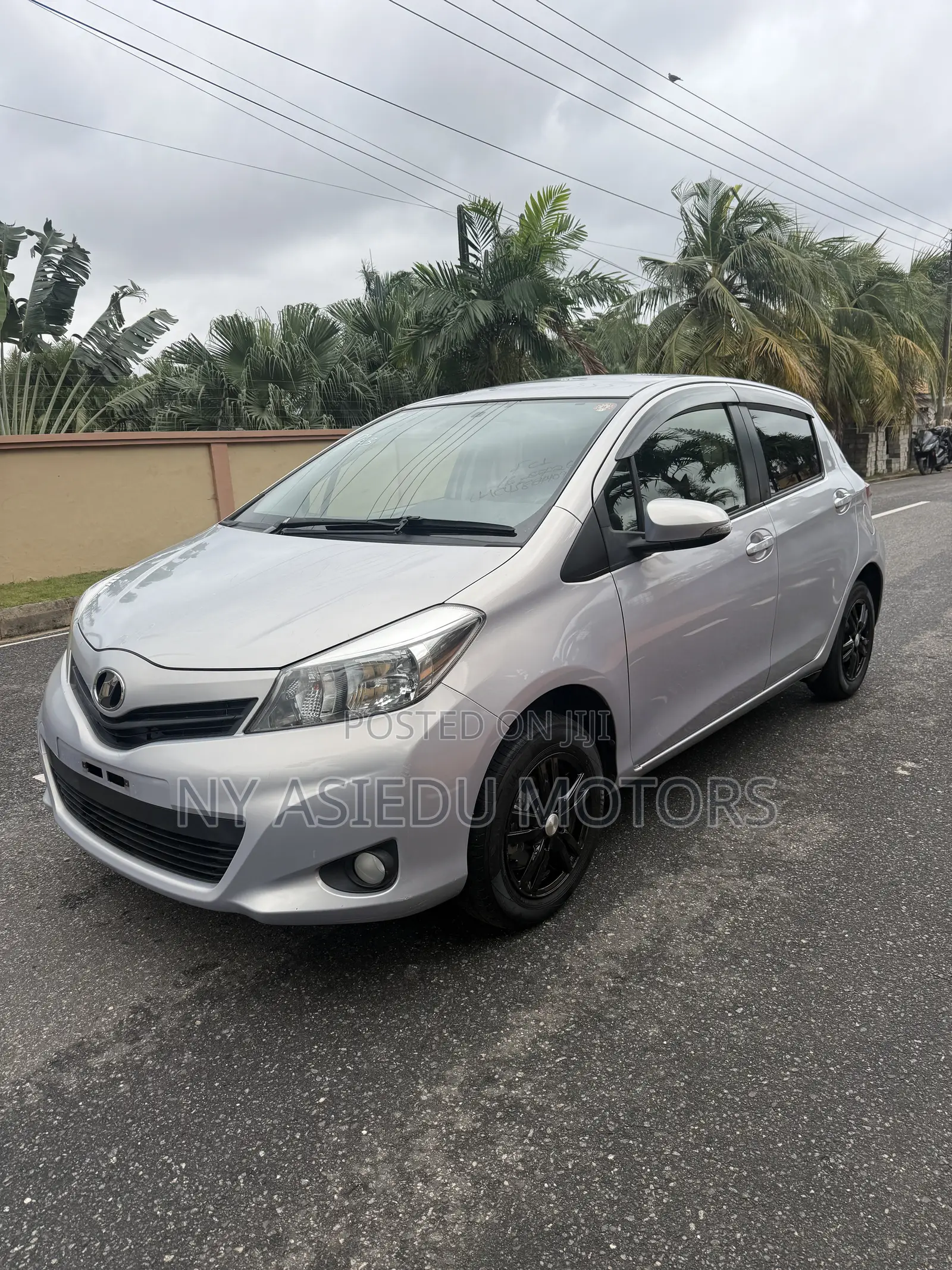 Toyota Vitz 1.3 FWD 3dr 2013 Silver