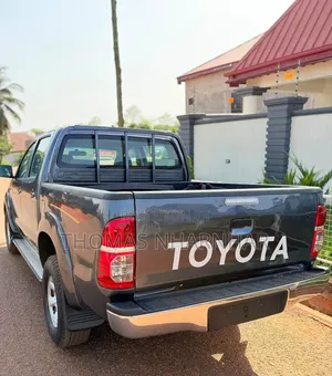Toyota Hilux 2010 Gray