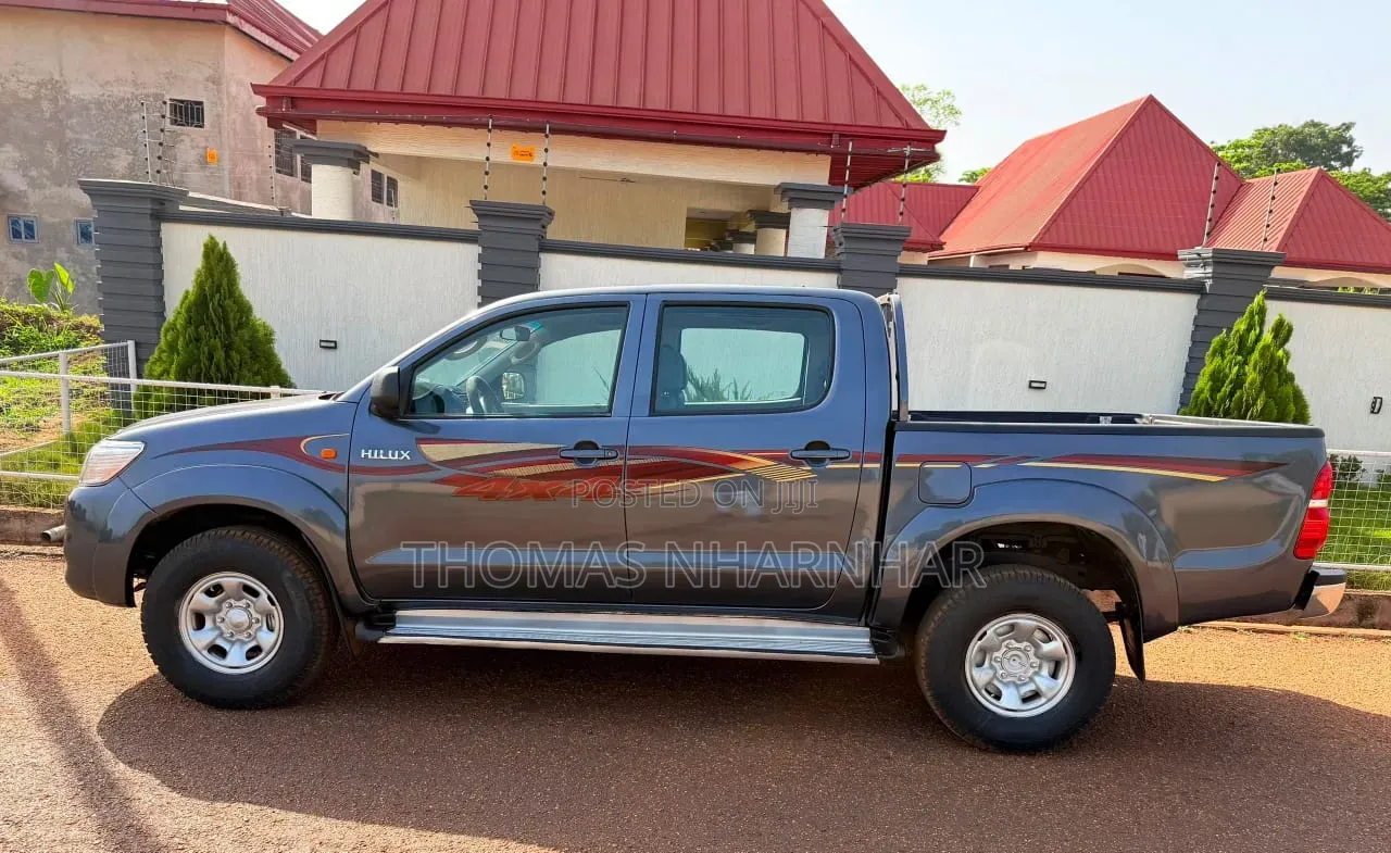 Toyota Hilux 2010 Gray