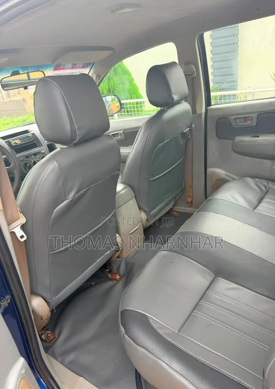 Toyota Hilux 2010 Gray