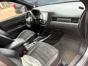 Mitsubishi Outlander 2020 Gray