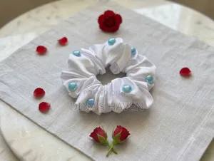 Scrunchie by Dina