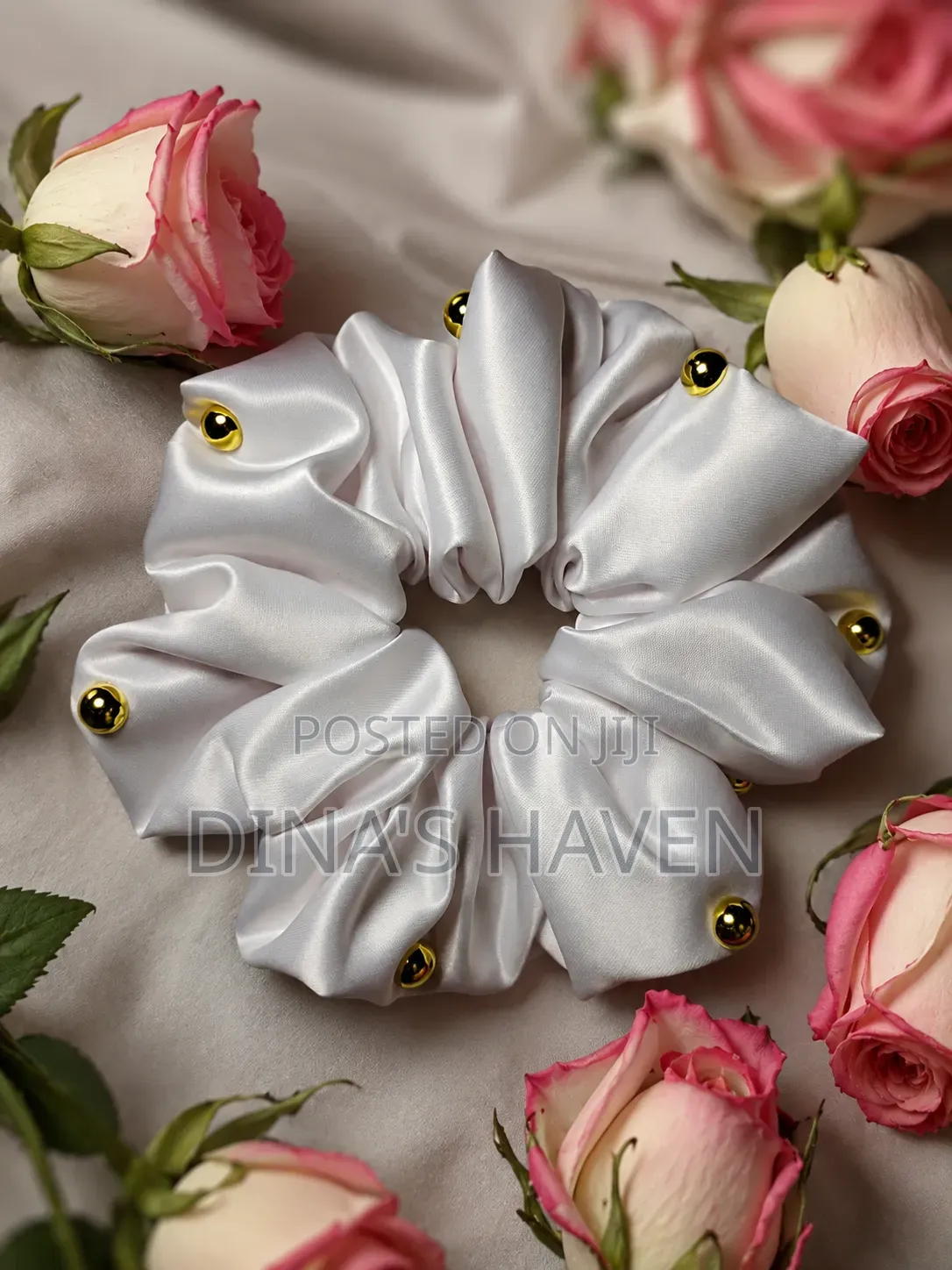 Scrunchie by Dina