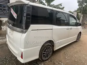 Toyota Voxy V 2WD 7-Seater 2016 White