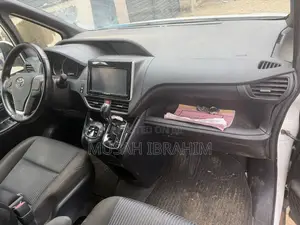 Toyota Voxy V 2WD 7-Seater 2016 White