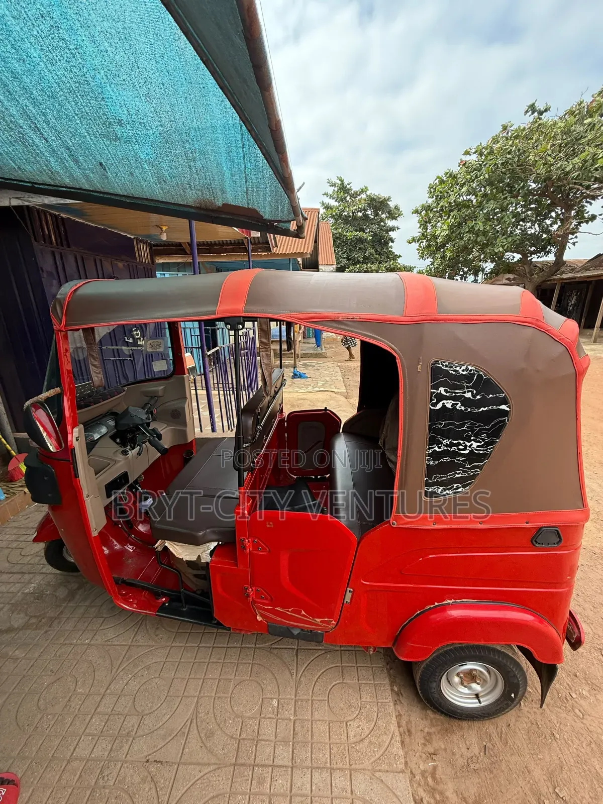 Bajaj RE 2025 Red