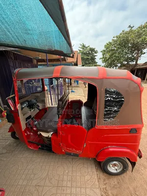 Bajaj RE 2025 Red