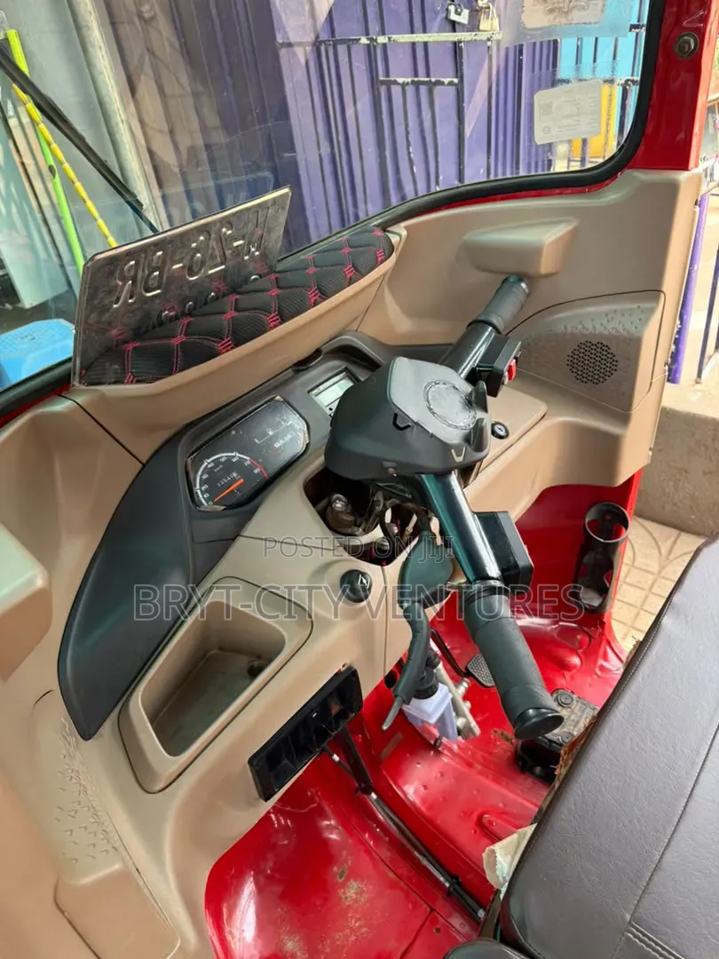Bajaj RE 2025 Red
