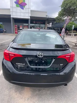 Toyota Corolla SE (1.8L 4cyl 6M) 2018 Black