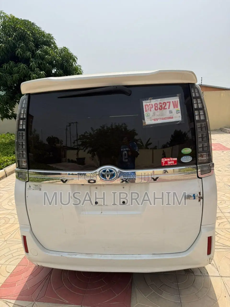 Toyota Voxy Hybrid V 2WD 7-Seater 2014 White