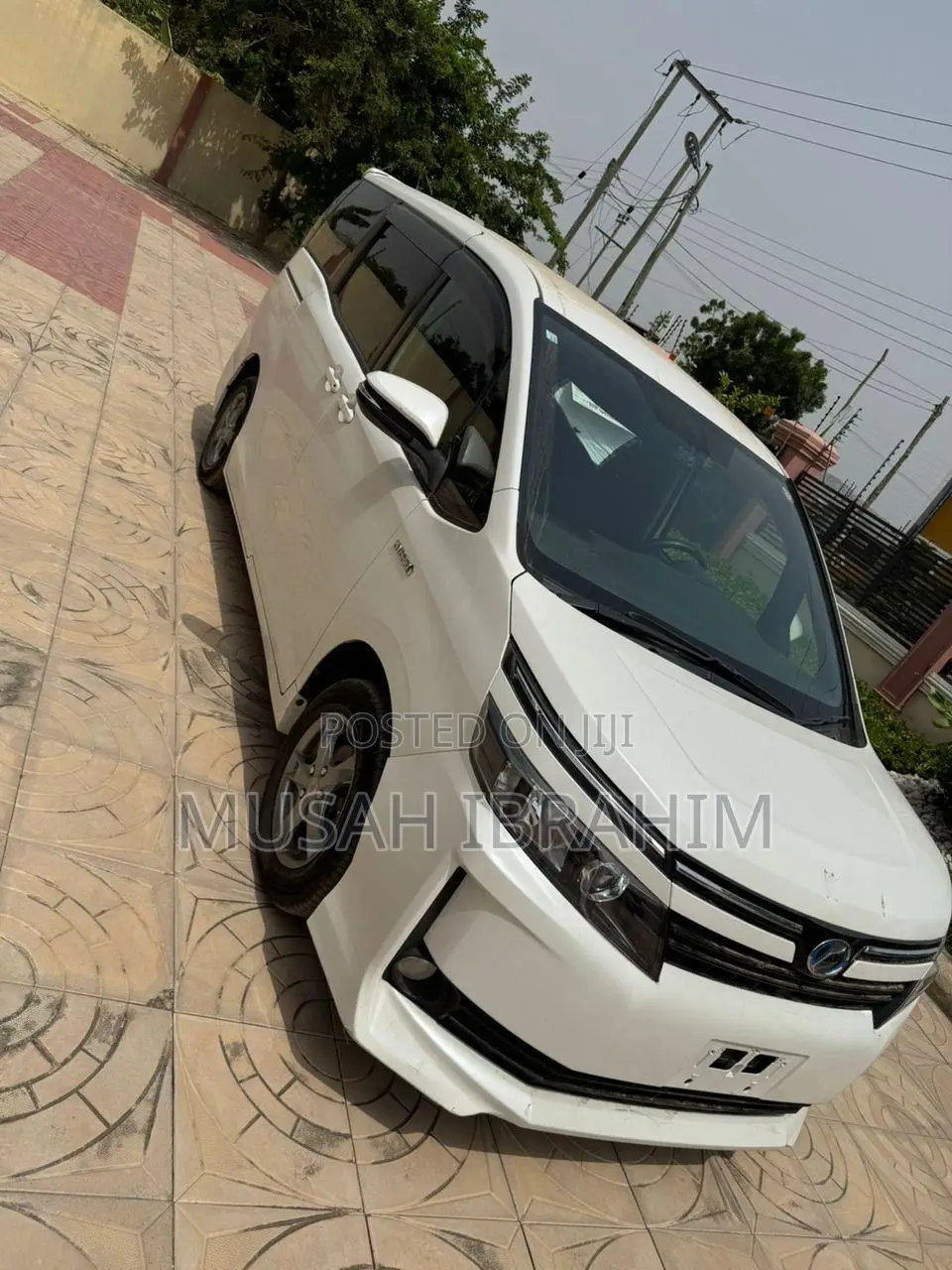 Toyota Voxy Hybrid V 2WD 7-Seater 2014 White