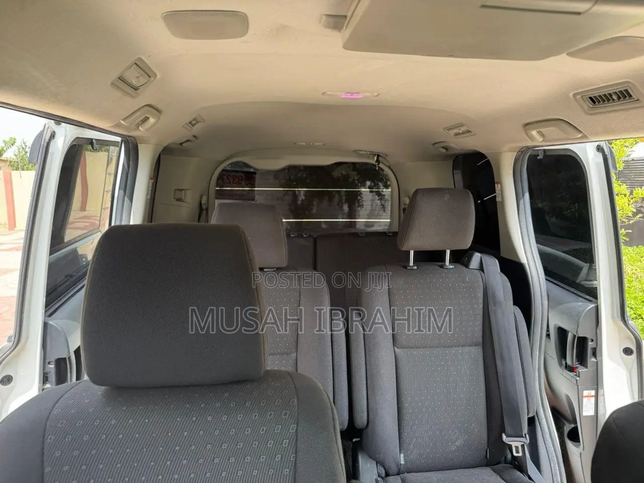 Toyota Voxy Hybrid V 2WD 7-Seater 2014 White