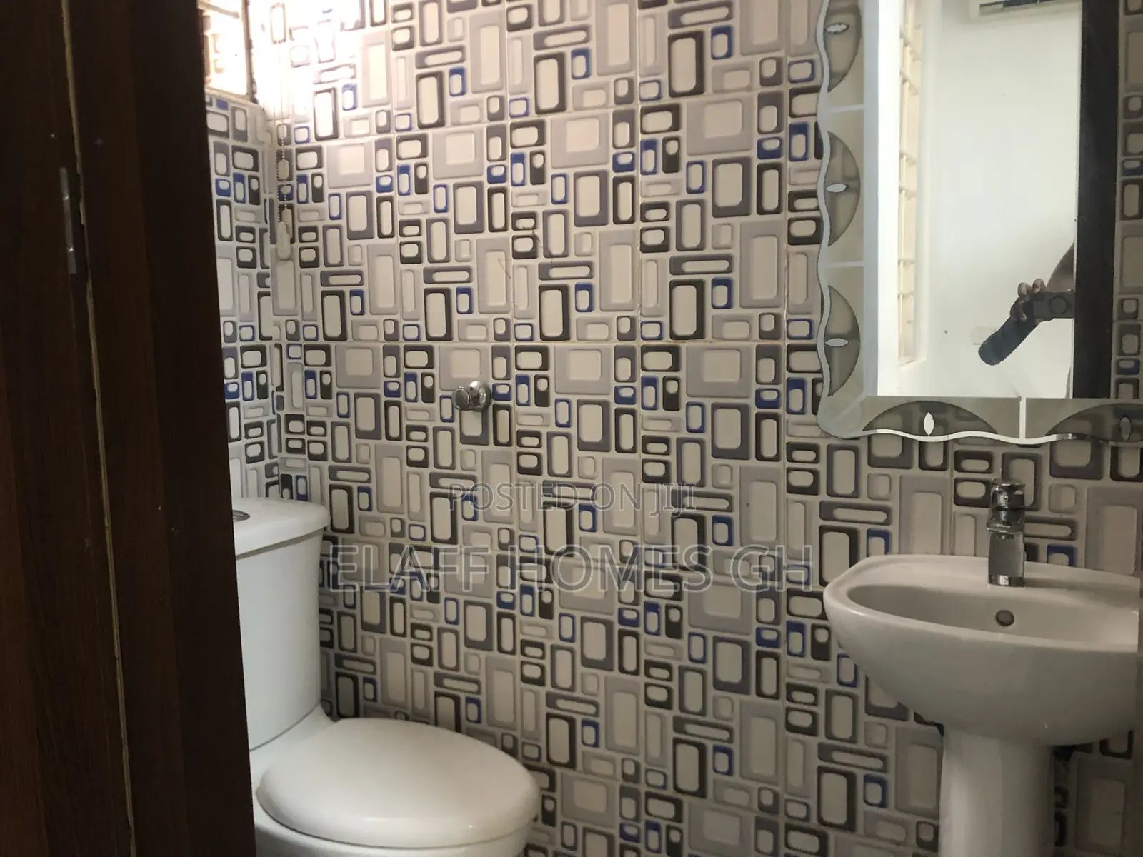 2bdrm Apartment in Elaffhomesgh, School Junction for rent