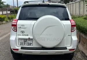 Toyota RAV4 2010 White