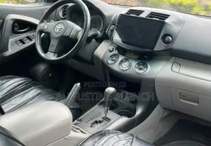 Toyota RAV4 2010 White