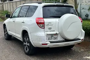 Toyota RAV4 2010 White