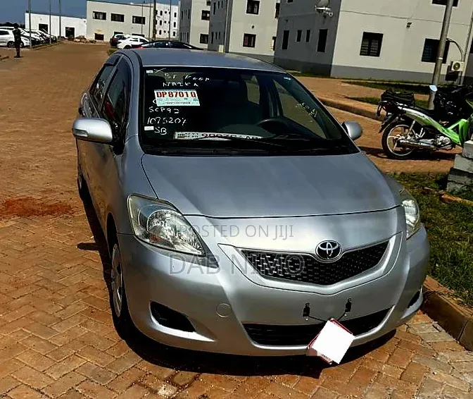 Toyota Belta 2012 Silver