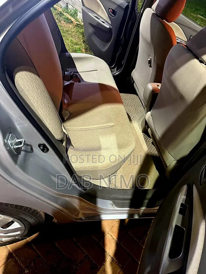 Toyota Belta 2012 Silver