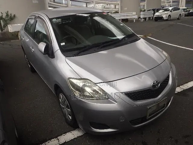 Toyota Belta 2012 Silver