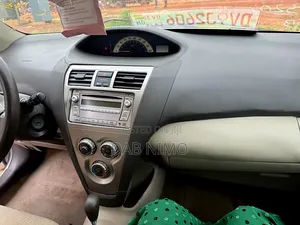 Toyota Belta 2012 Silver