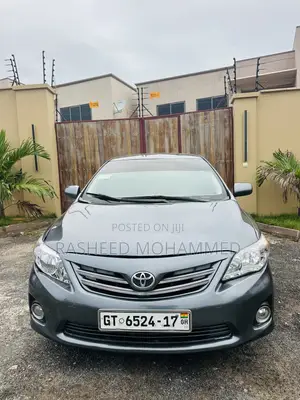 Toyota Corolla LE 4dr Sedan (1.8L 4cyl 4A) 2013 Gray
