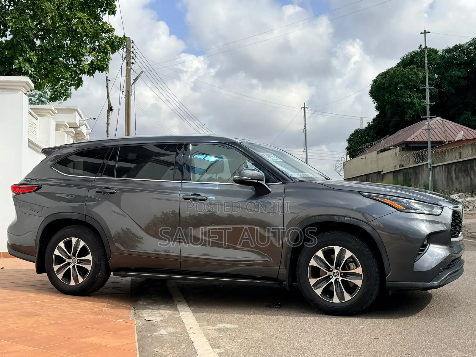 Toyota Highlander XLE 2022 Silver