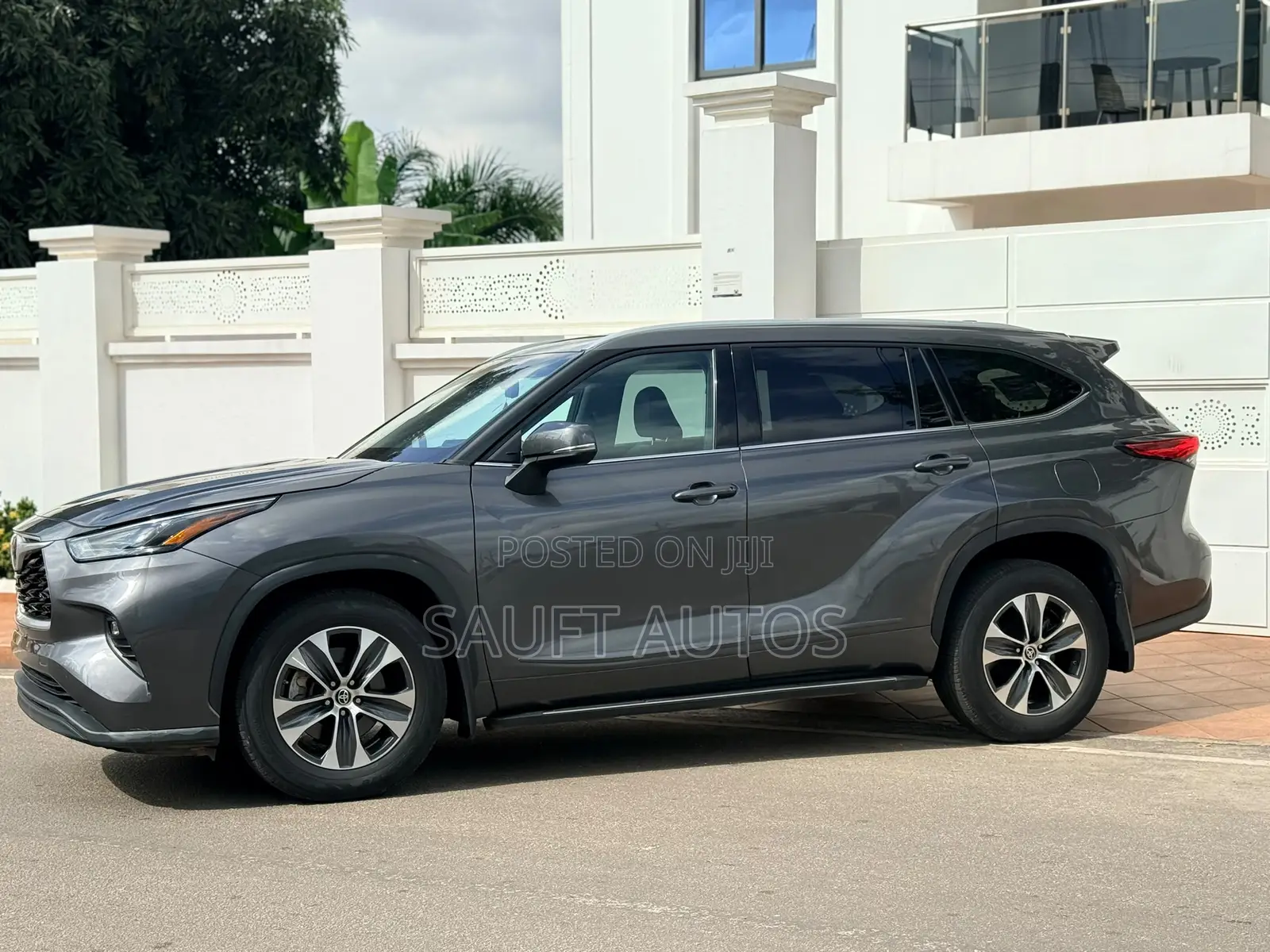Toyota Highlander XLE 2022 Silver