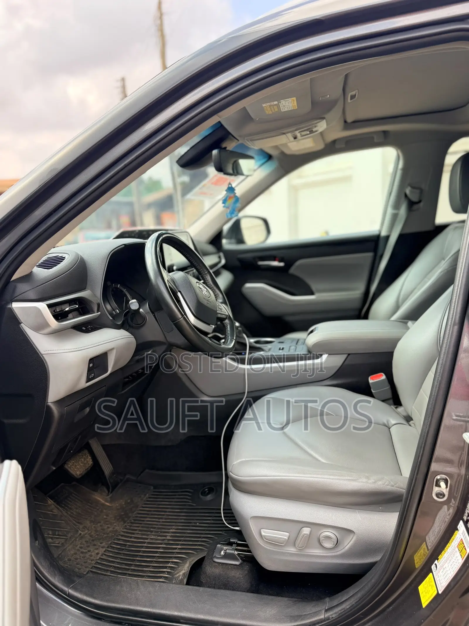 Toyota Highlander XLE 2022 Silver