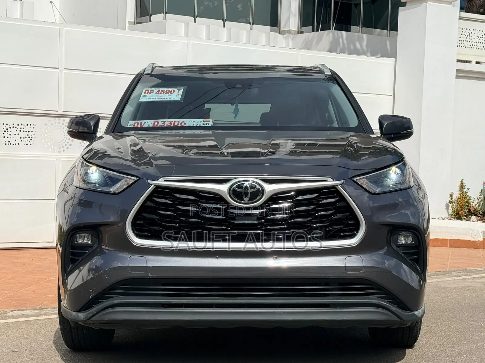 Toyota Highlander XLE 2022 Silver