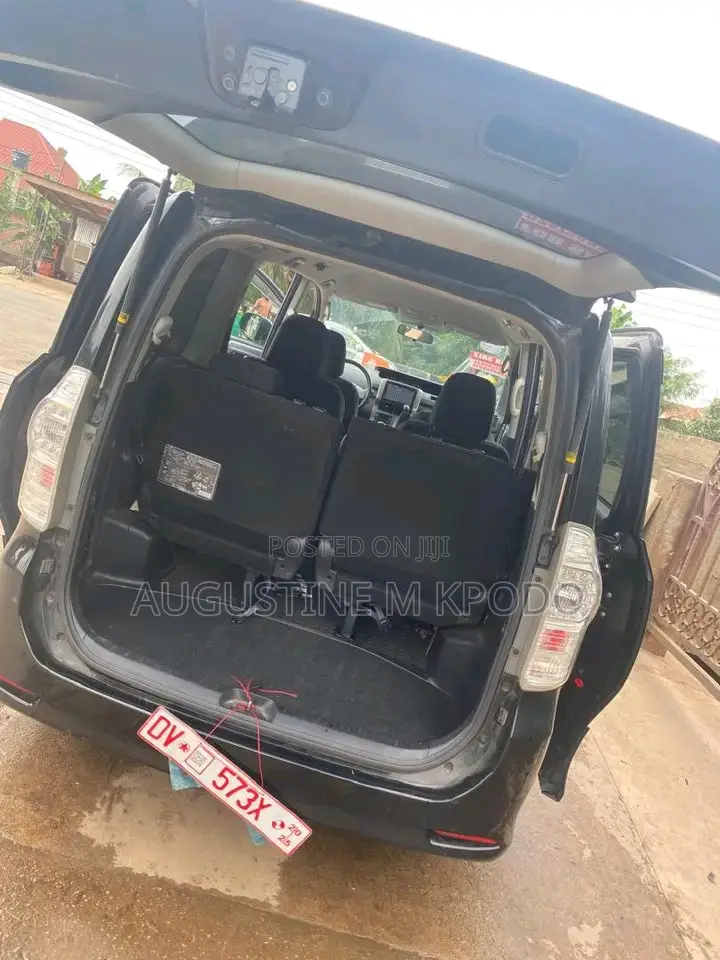 Toyota Voxy 2010 Black