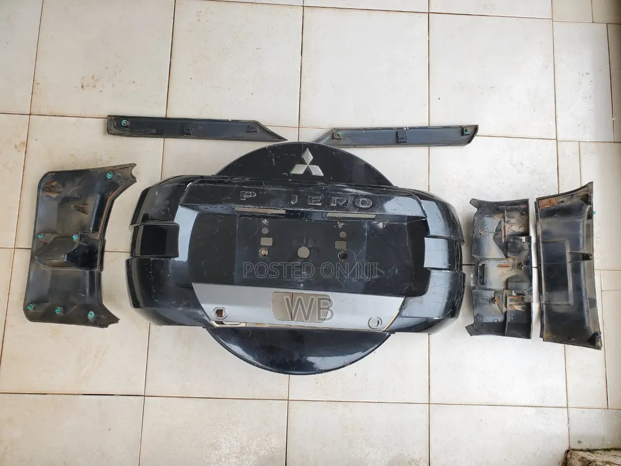 Original 2017 Mitsubishi Pajero SUV Tyre Cover