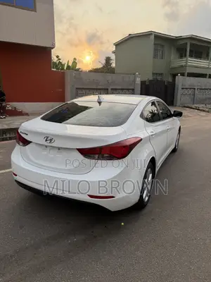 Hyundai Elantra SE Sedan FWD (1.8L 4cyl 6A) 2016 White