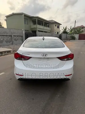 Hyundai Elantra SE Sedan FWD (1.8L 4cyl 6A) 2016 White