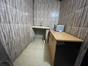1bdrm Apartment in School Junction for rent