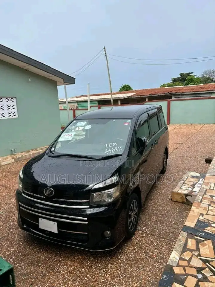 Toyota Voxy 2012 Black