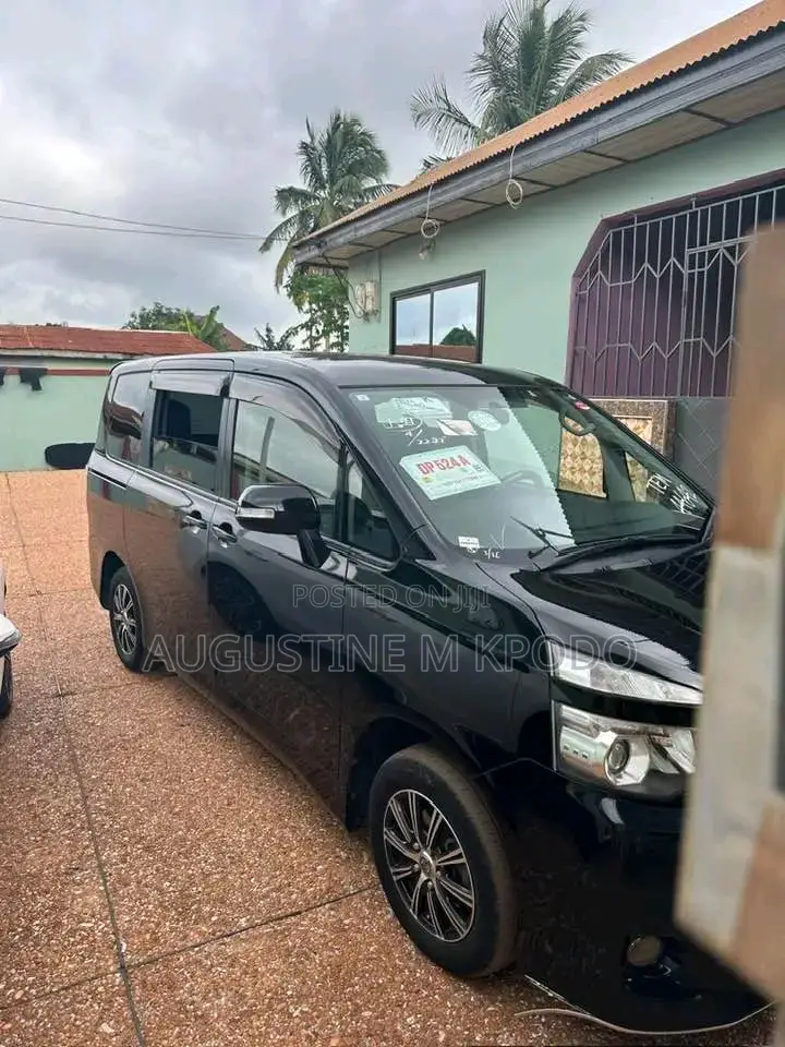 Toyota Voxy 2012 Black