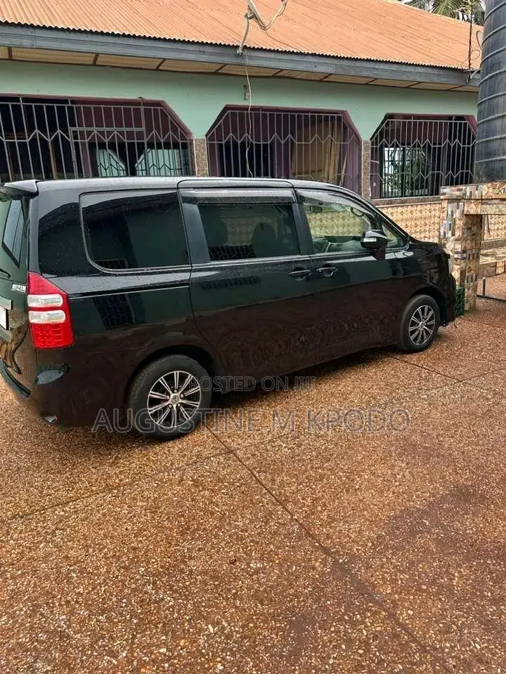 Toyota Voxy 2012 Black
