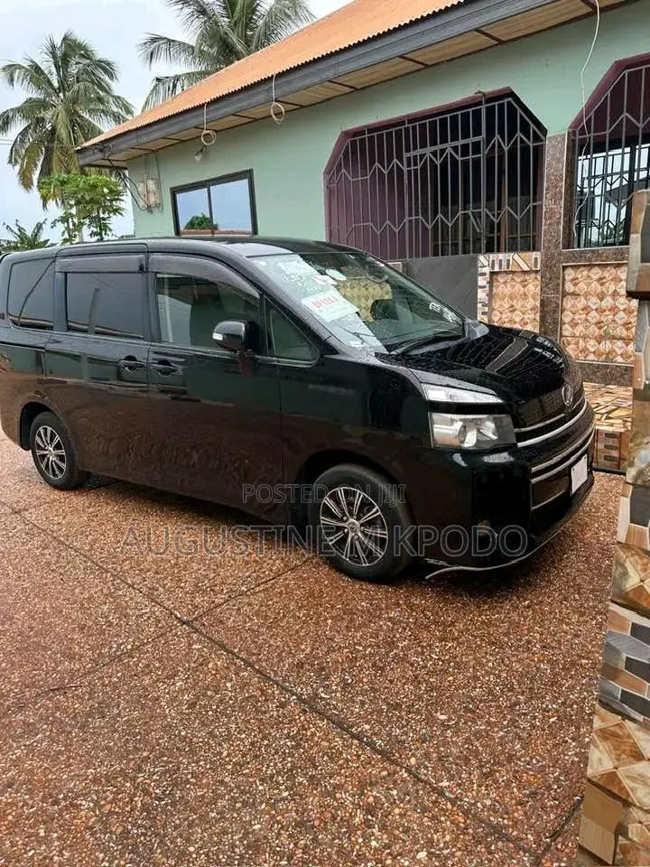 Toyota Voxy 2012 Black